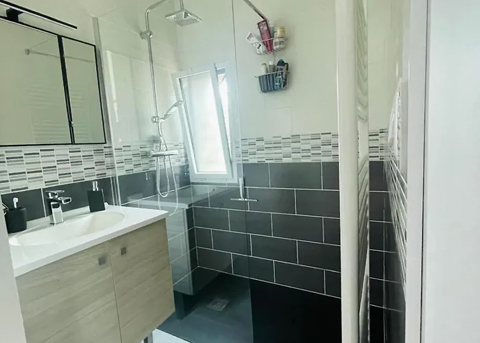 民宿 Le Racing - 4pers - Wi-fi La Bazoge